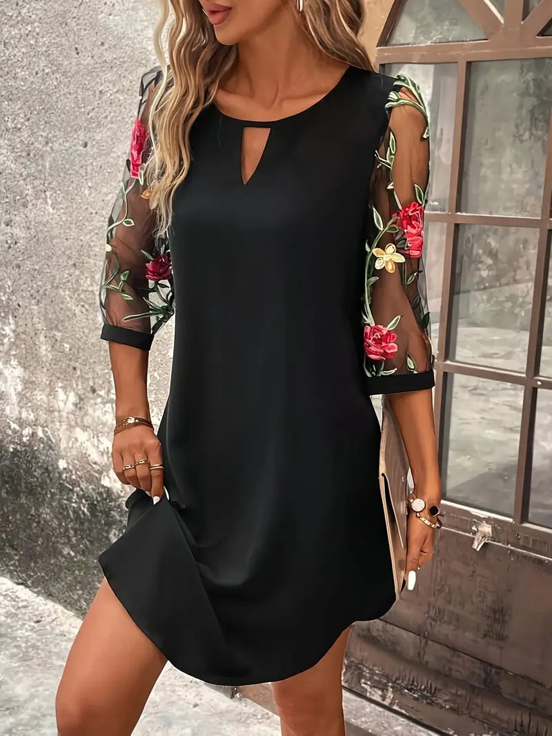 Almae™ - Klänning med elegant detalj