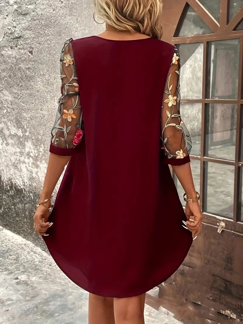 Almae™ - Klänning med elegant detalj