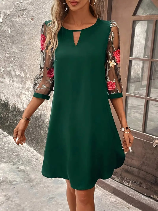 Almae™ - Klänning med elegant detalj
