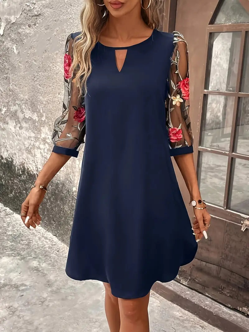 Almae™ - Klänning med elegant detalj