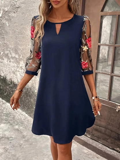 Almae™ - Klänning med elegant detalj